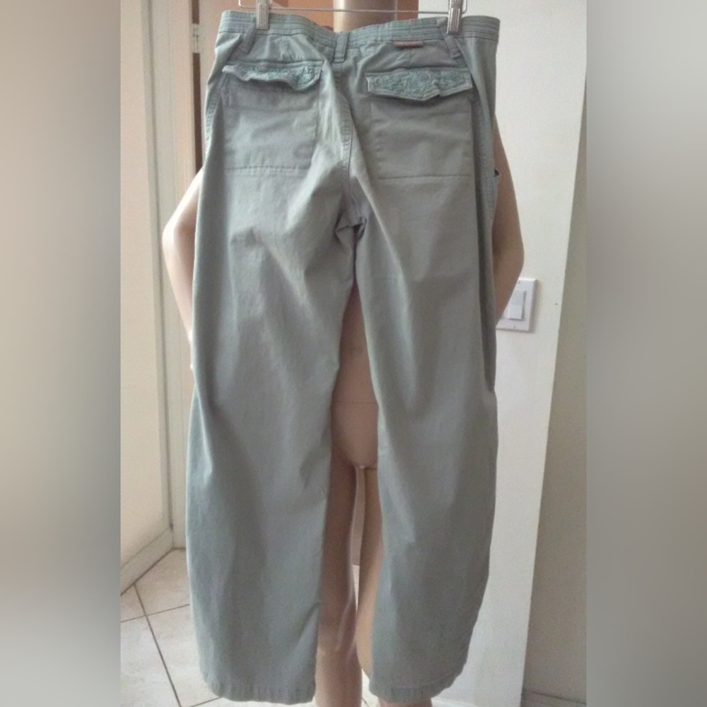 LIKE NEW GREEN PANTS or CAPRIS BY CANDIES DECOR. PKT/ (SNAP TO CAPRI) SZ. JR 11 - Picture 8 of 11